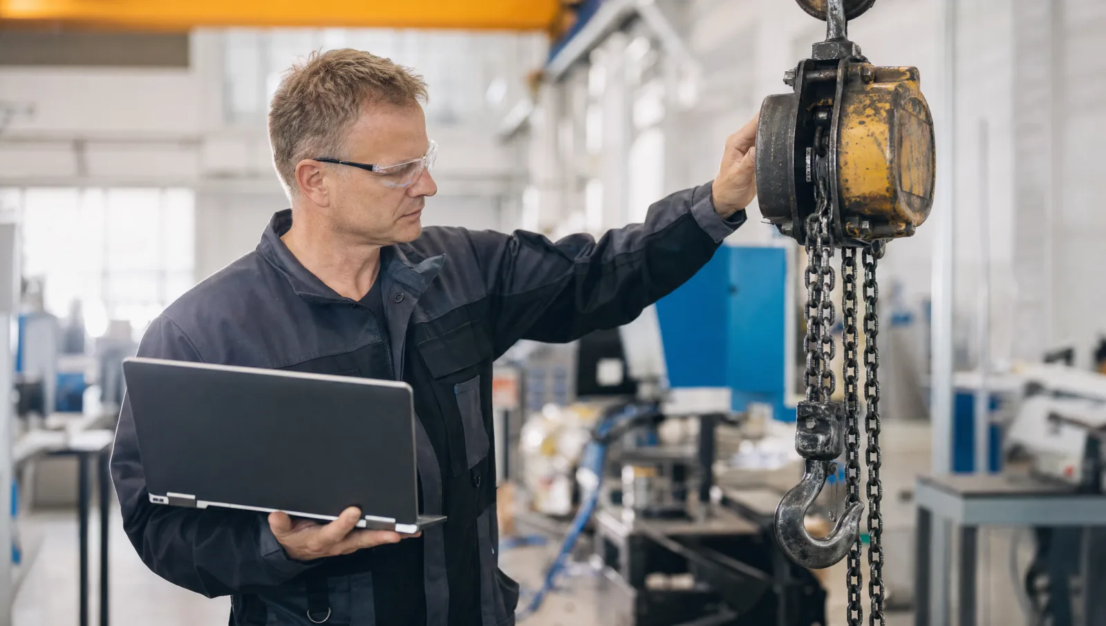 Servicemonteur in de techniek